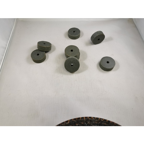 1 1/2″ × 1/2″ × 1/4″ - Resin Bonded Rubber Wheel (Extra Fine Grit)